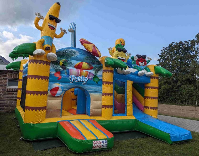 Sommerfest der Ortswehr Groß Wesenberg - Hüpfburg