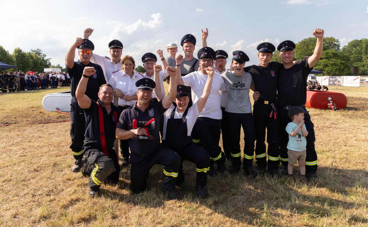 Große Freude bei der FFW Groß Wesenberg beim Amtsfeuerwehrfest: Erster Platz!